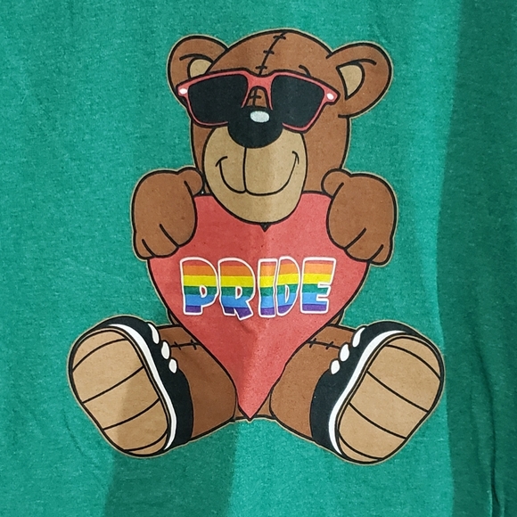 Tops - TEDDY BEAR PRIDE TEE 🌈 Size Small